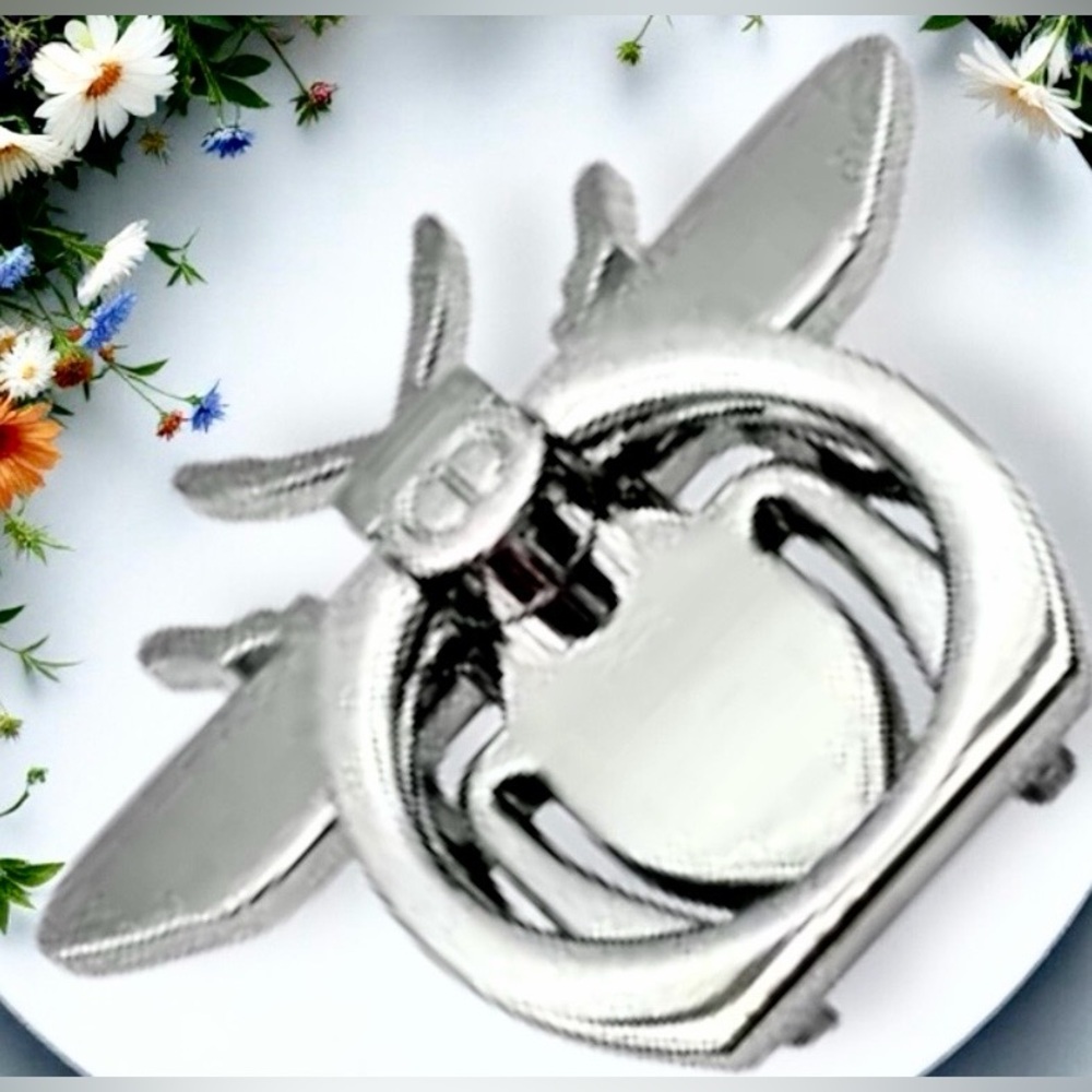 🐝 NIB/NIP DIOR Silver Bee Smartphone Ring Stand 1.8 x 2 inches 🐝 - Picture 2 of 10